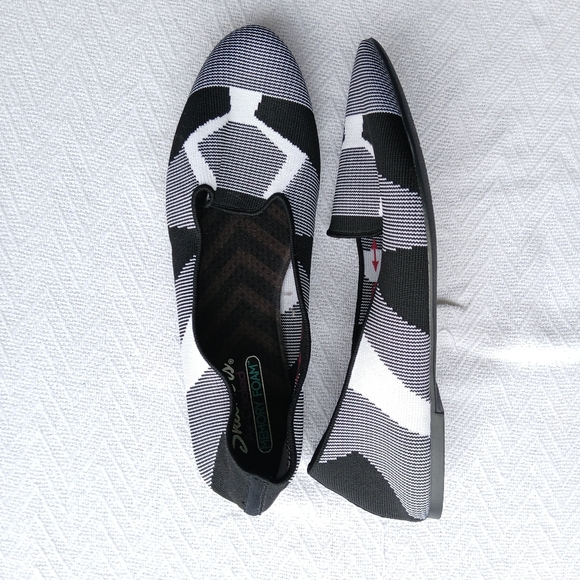 NWT Sz.11 Womens Skechers Cleo 2.0 Sherlock Flats - Picture 3 of 8